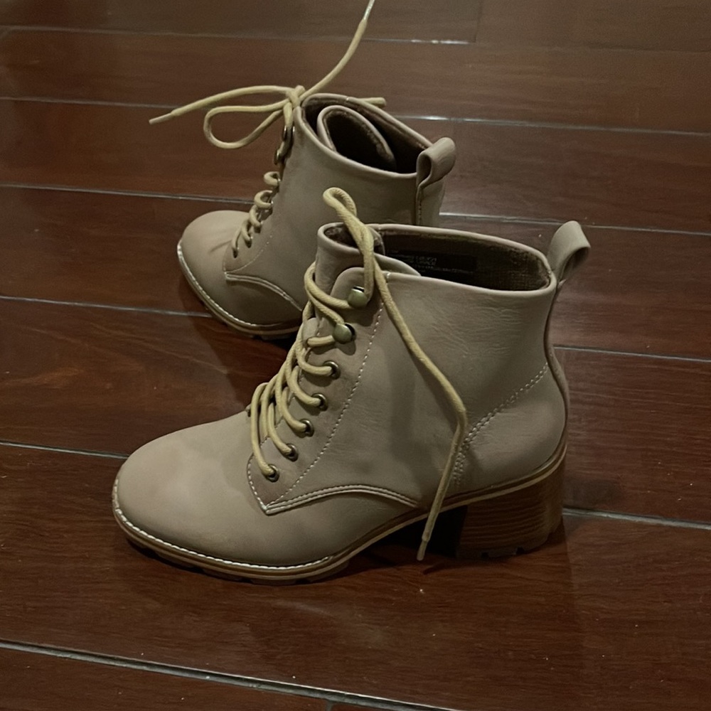 KORKS Chelsea Combat Lace-up Natural Heels Booties Beige size 6.5M - Picture 7 of 10